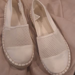 🍷🍷🍷 Old Navy Slip ons